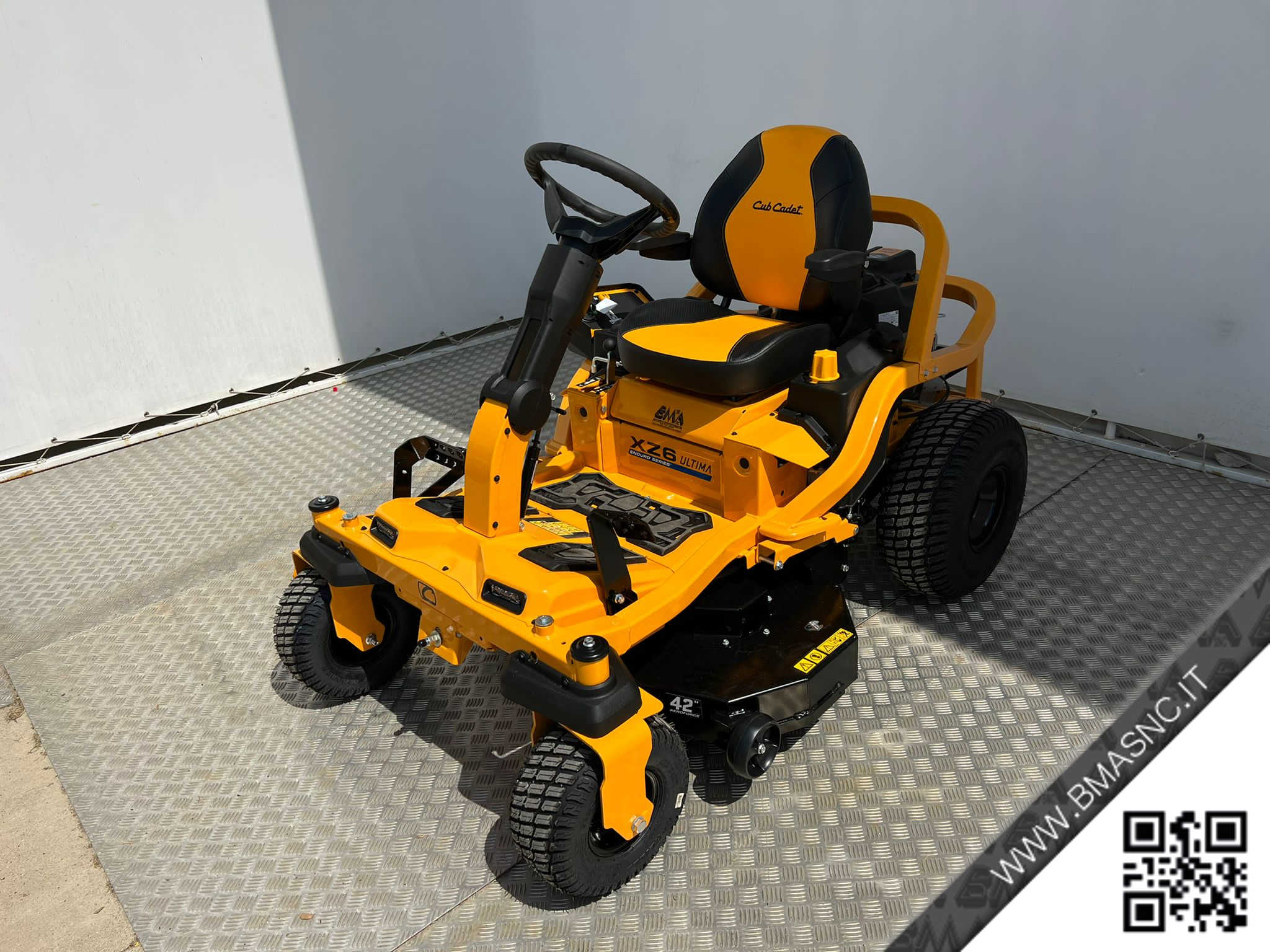 CUB_CADET_XZ6_L107_TRATTORINO_RAGGIO_ZERO_3.jpg