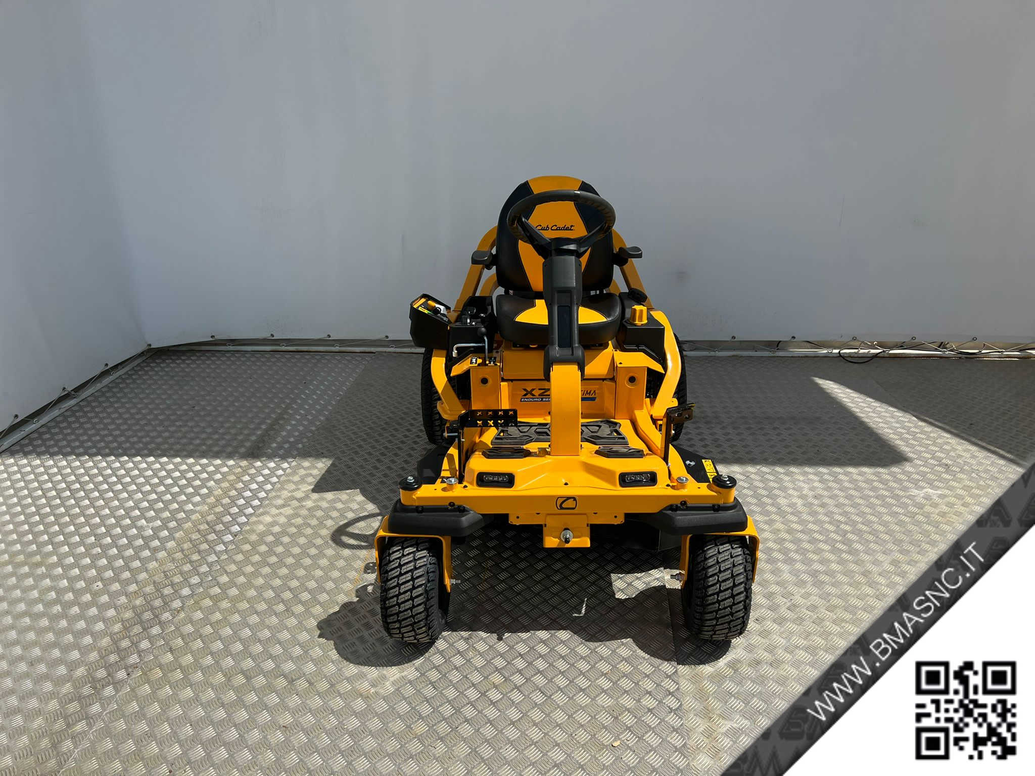 CUB_CADET_XZ6_L107_TRATTORINO_RAGGIO_ZERO_5.jpg