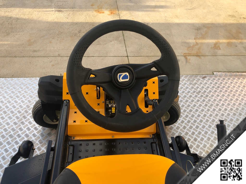 CUB_CADET_XZ3_122_TRATTORINO_RAGGIO_ZERO_A_VOLANTE_28.jpg