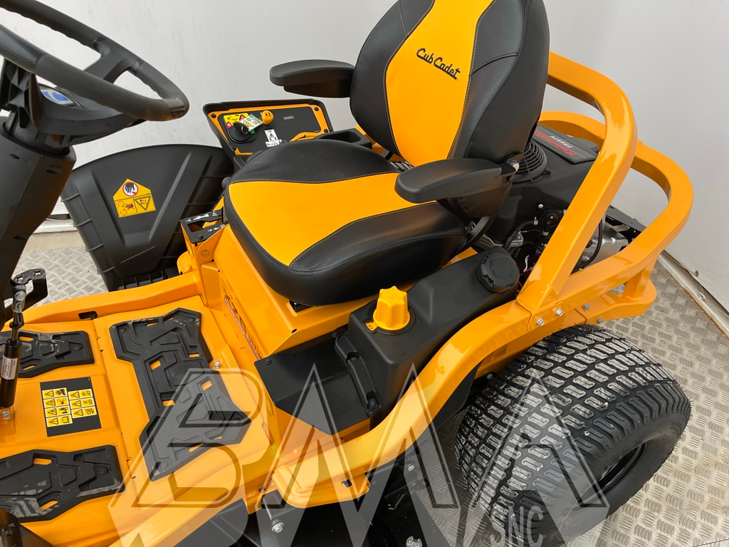 CUB_CADET_XZ6_127_TRATTORINO_RAGGIO_ZERO_VOLANTE_6.jpg